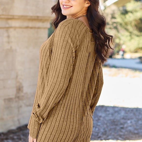 Textured Haven Casual Ribbed Sweater - Picture 3 of 4